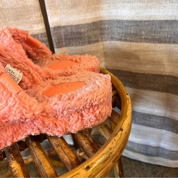 UGG Pink Fuzz Sugar Slipper‎ Clog Size 6 - Picture 13 of 13